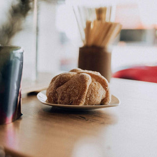 Pan de Muerto: Un Bocado Festivo y Conmemorativo - Wine.com.mx