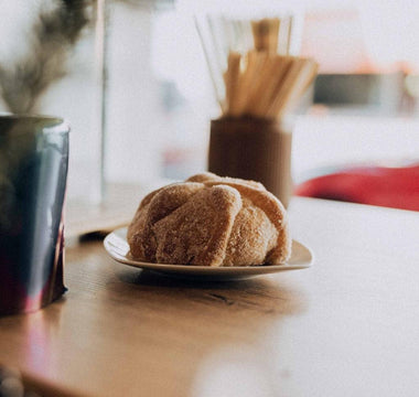 Pan de Muerto: Un Bocado Festivo y Conmemorativo - Wine.com.mx